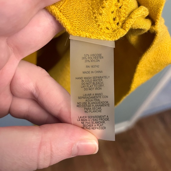 NWT Abstract Sweater - Picture 5 of 6